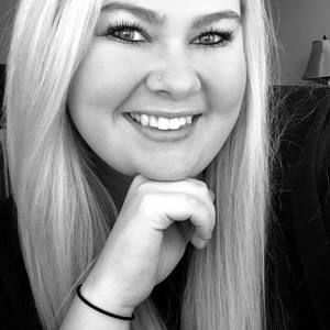 Meet your Posher, Holly